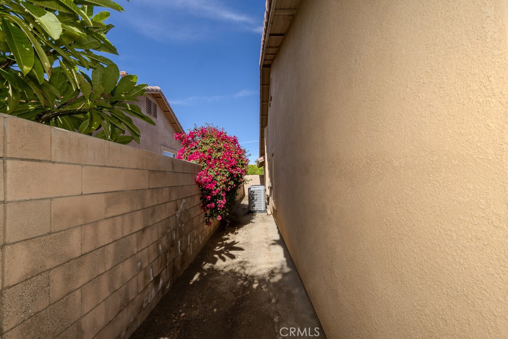 80675 Independence Avenue Indio, CA 92201 - Photo 66 of 72 Side yard