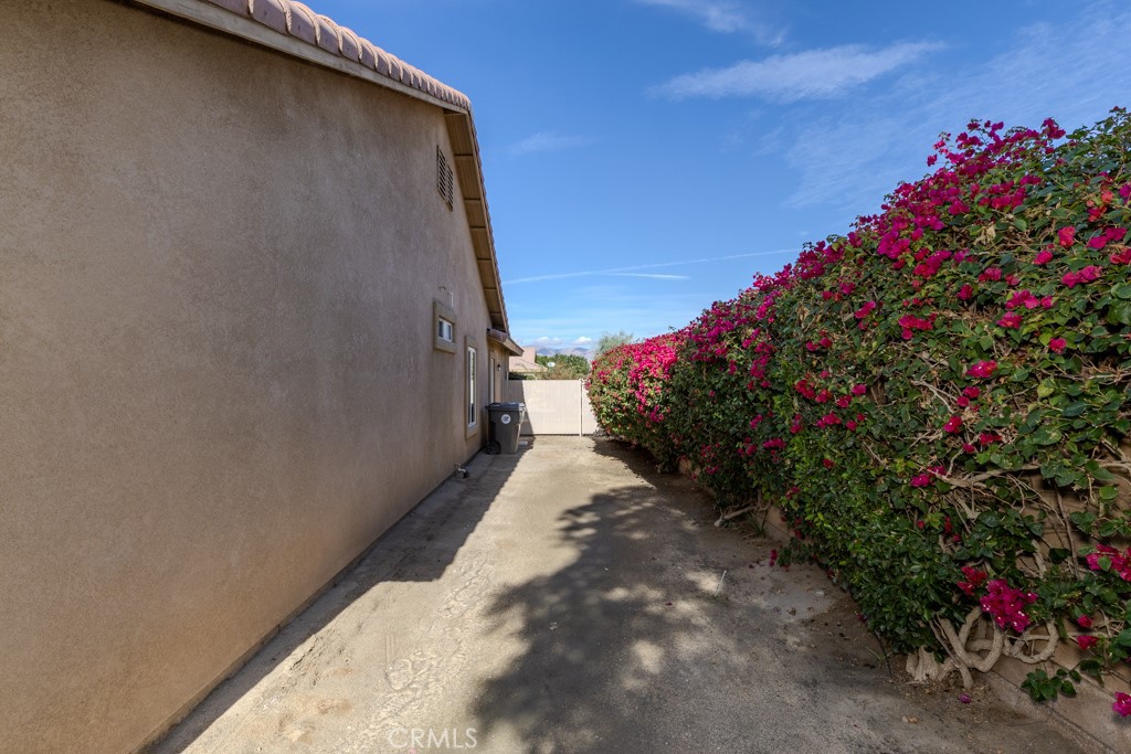 80675 Independence Avenue Indio, CA 92201 - Photo 67 of 72 Side yard
