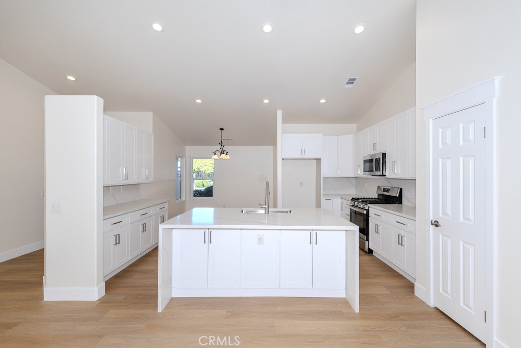 80675 Independence Avenue Indio, CA 92201 - Photo 6 of 72 Kitchen