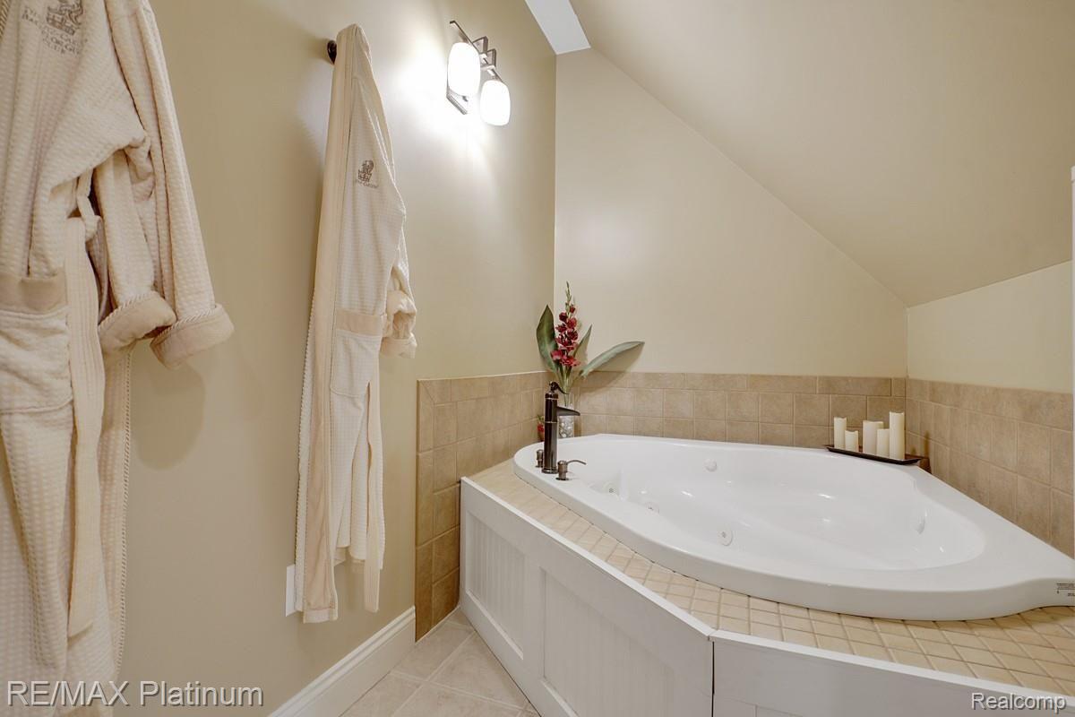 4036 Clifford Road Brighton, MI 48116 - Photo 16 of 34 dsc01736-dsc01738.jpg