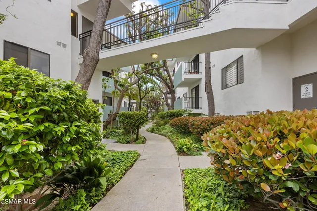 $639,900 | 5000 South Centinela Avenue, Unit 109, Los Angeles, CA 90066