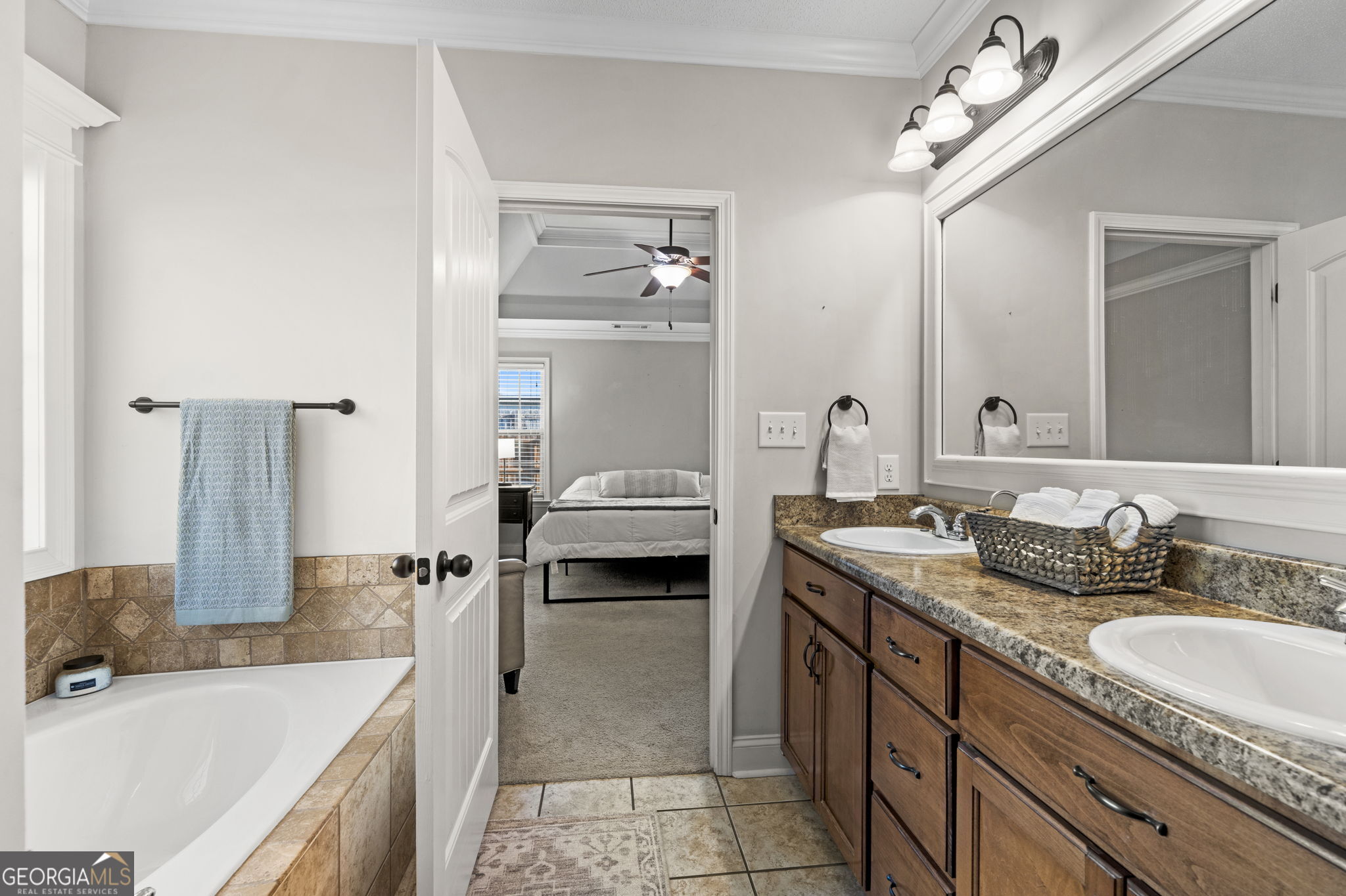 620 Amherst Street Kathleen, GA 31047 - Photo 23 of 31 a en suite bathroom with a double vanity sink a mirror and a bathtub