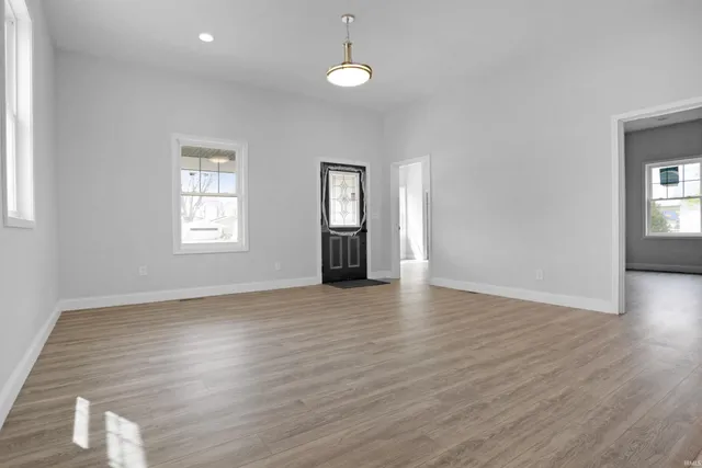 $169,900 | 407 West 4th Street, Mount Vernon, IN 47620