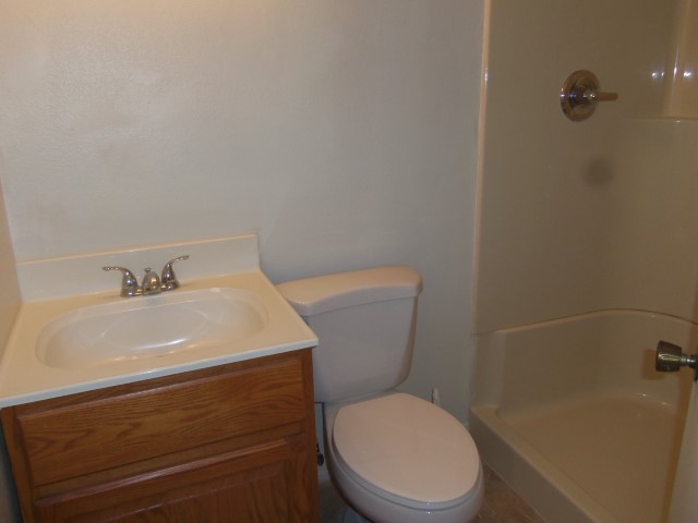 8231 Hurricane Road Bay Minette, AL 36507 - Photo 11 of 17 Guest bath