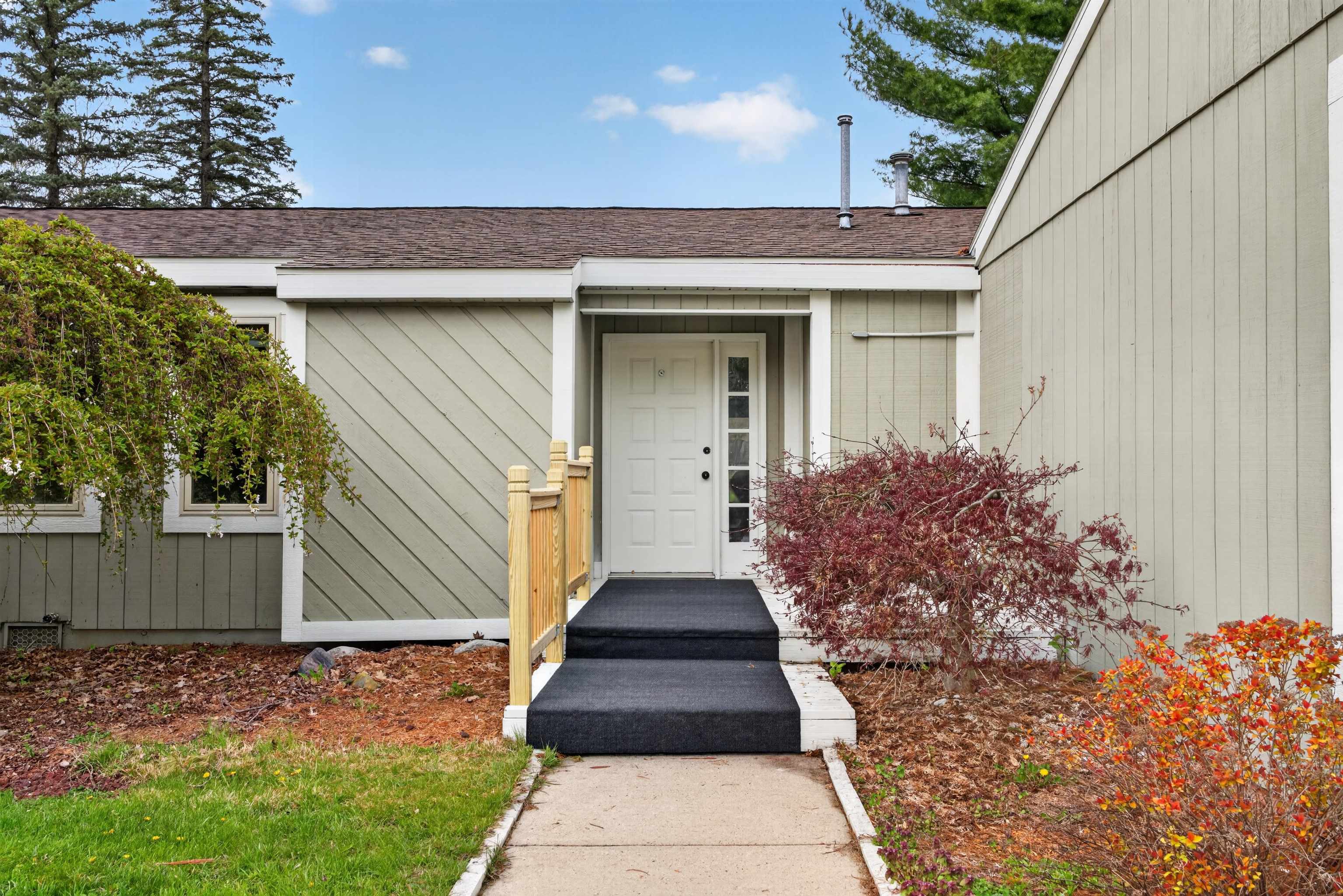 1727 Linksview Way Gladwin, MI 48624 - Photo 3 of 51