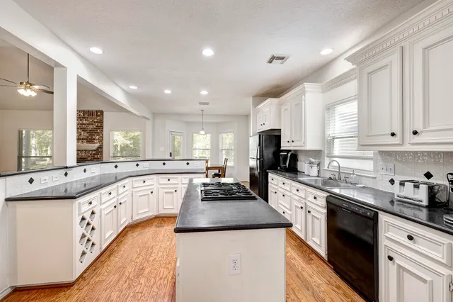 $550,000 | 1019 Winchester Bend, Huffman, TX 77336