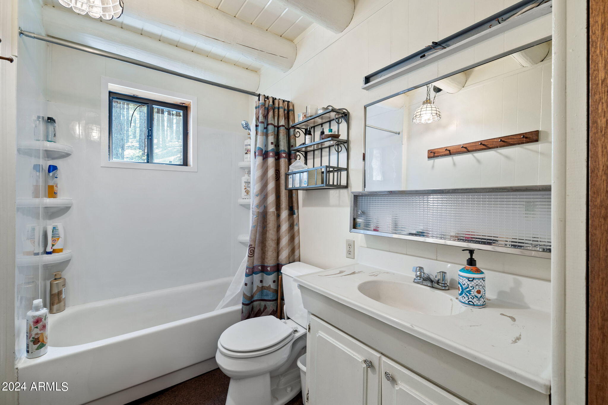 9 County Road Greer, AZ 85927 - Photo 31 of 33 a bathroom with a sink a toilet and a bathtub