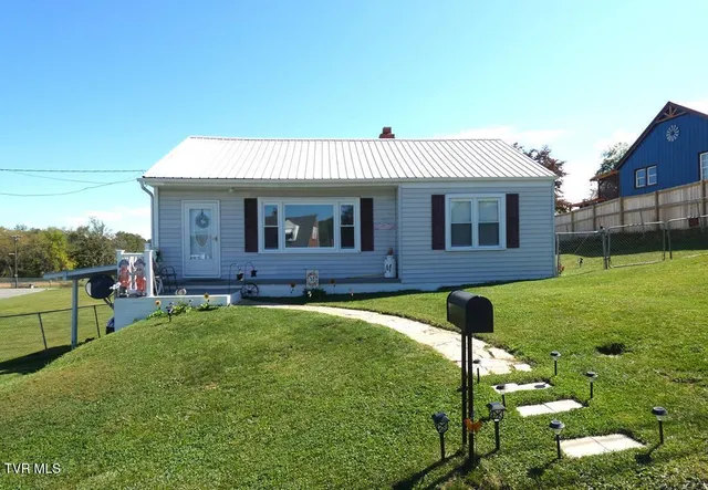 $194,900 | 855 Goolsby Street, Marion, VA 24354