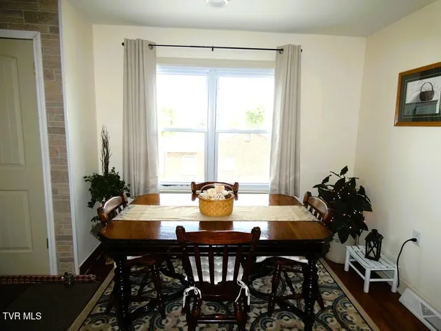 $194,900 | 855 Goolsby Street, Marion, VA 24354