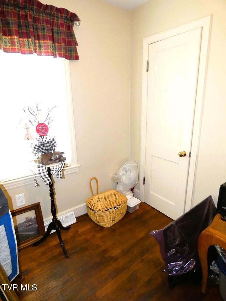 855 Goolsby Street Marion, VA 24354 - Photo 19 of 44 103451_17