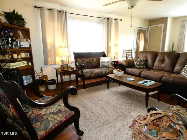 $194,900 | 855 Goolsby Street, Marion, VA 24354