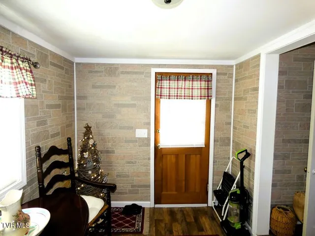 $194,900 | 855 Goolsby Street, Marion, VA 24354