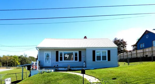 $194,900 | 855 Goolsby Street, Marion, VA 24354