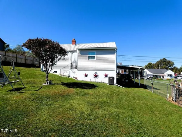 $194,900 | 855 Goolsby Street, Marion, VA 24354