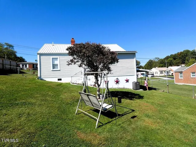 $194,900 | 855 Goolsby Street, Marion, VA 24354