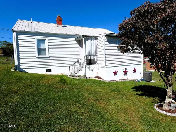 $194,900 | 855 Goolsby Street, Marion, VA 24354