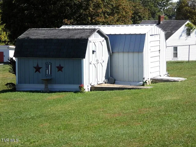 $194,900 | 855 Goolsby Street, Marion, VA 24354