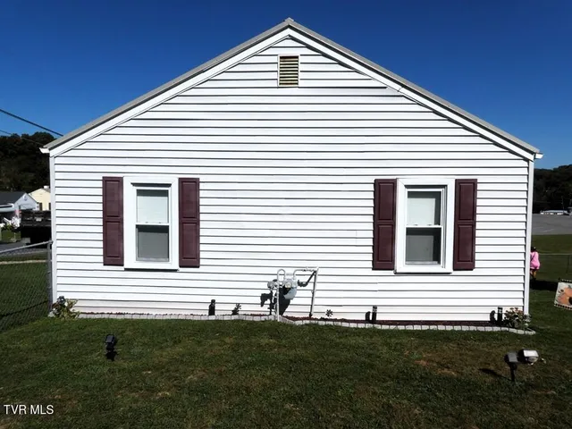 $194,900 | 855 Goolsby Street, Marion, VA 24354