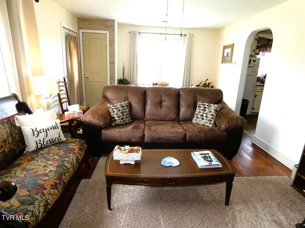 $194,900 | 855 Goolsby Street, Marion, VA 24354