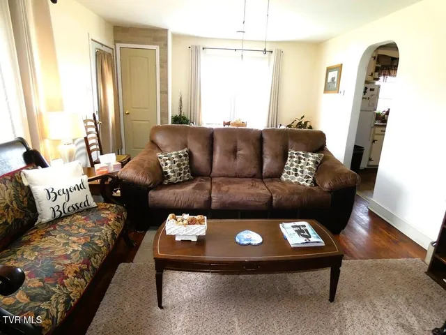 $194,900 | 855 Goolsby Street, Marion, VA 24354