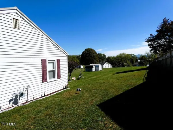 $194,900 | 855 Goolsby Street, Marion, VA 24354