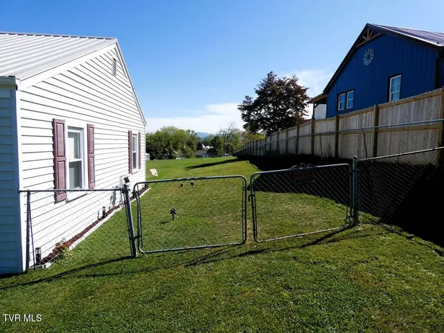 $194,900 | 855 Goolsby Street, Marion, VA 24354