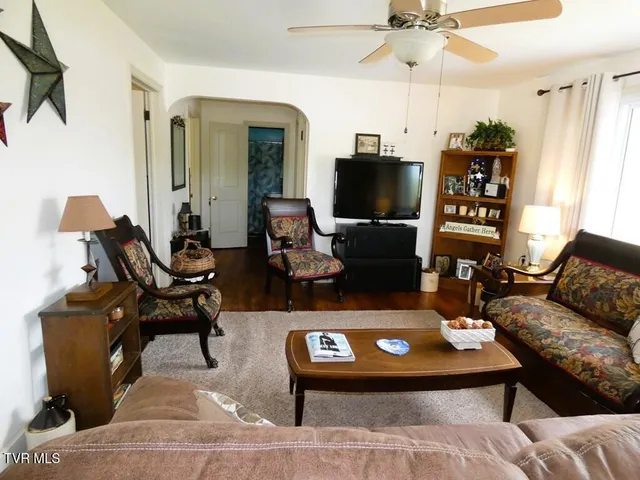 $194,900 | 855 Goolsby Street, Marion, VA 24354