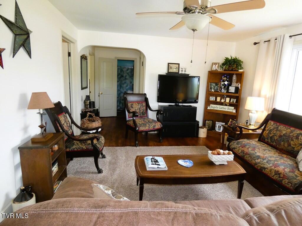 855 Goolsby Street Marion, VA 24354 - Photo 5 of 44 103451_39 (1)