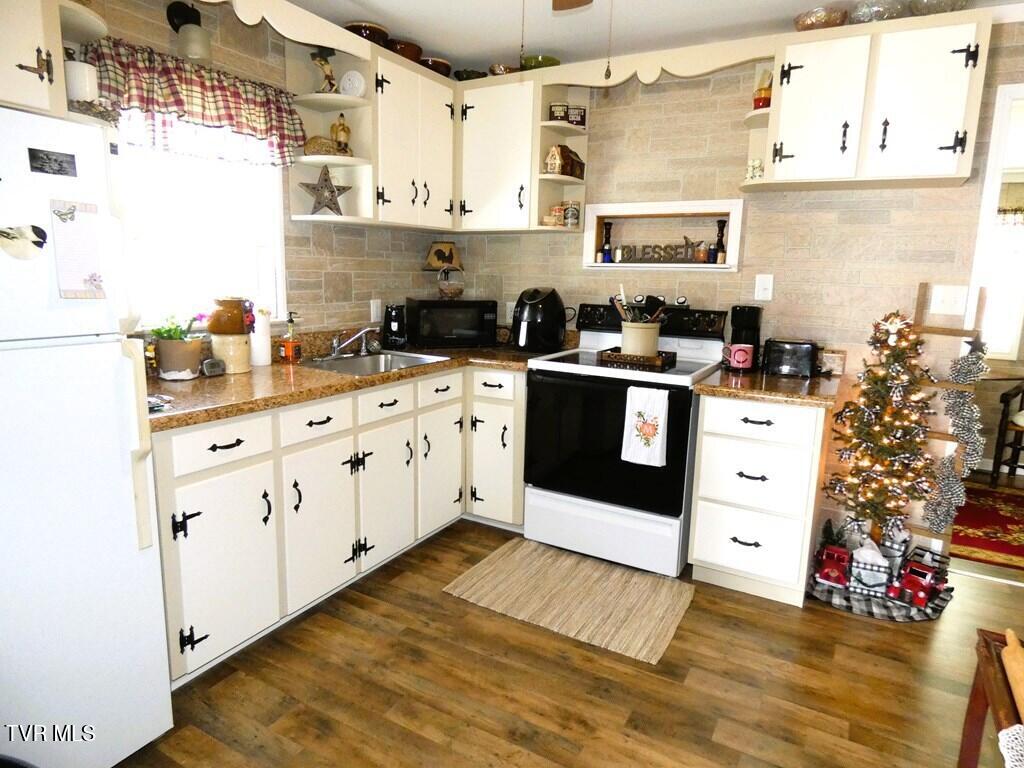 855 Goolsby Street Marion, VA 24354 - Photo 8 of 44 103451_12 (1)