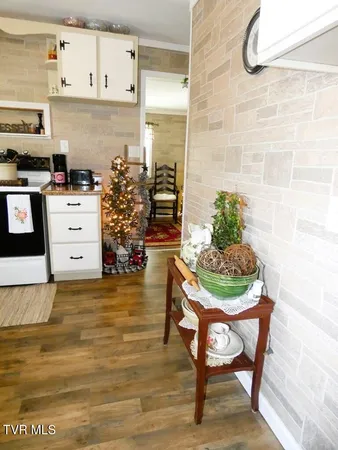 $194,900 | 855 Goolsby Street, Marion, VA 24354