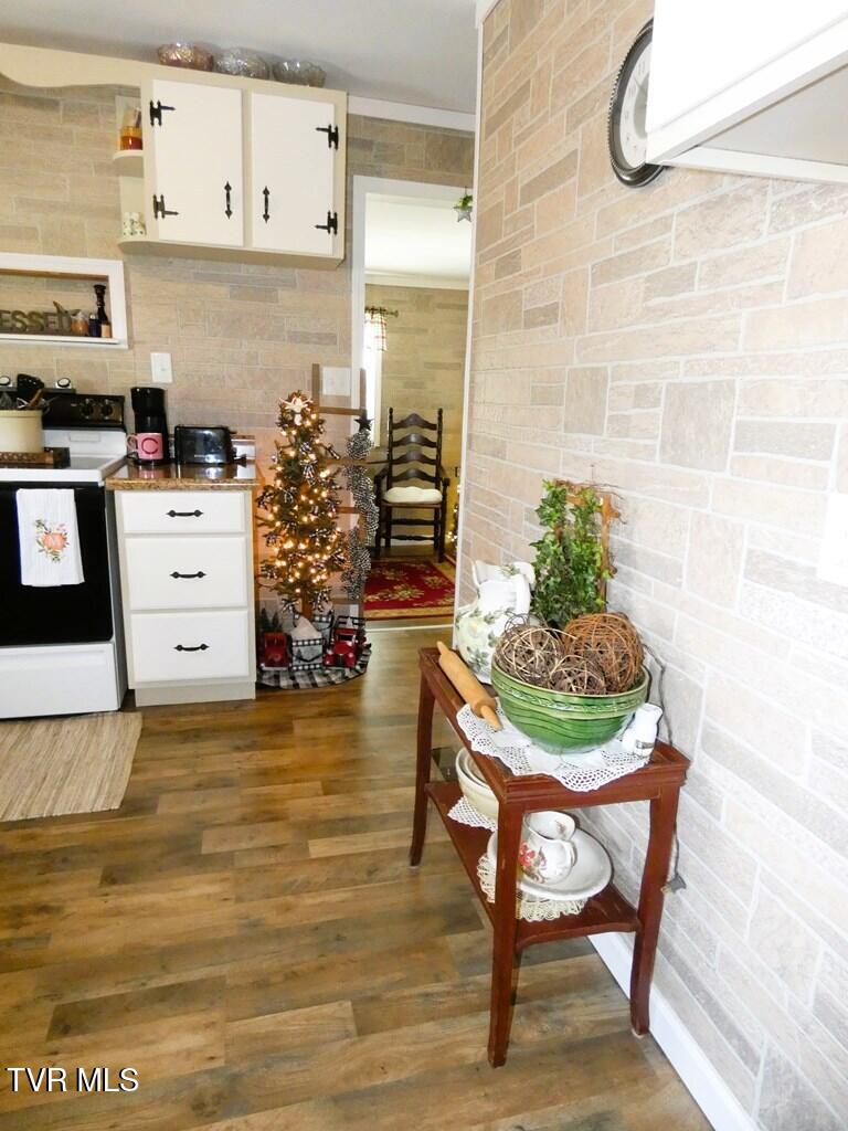 855 Goolsby Street Marion, VA 24354 - Photo 10 of 44 103451_38