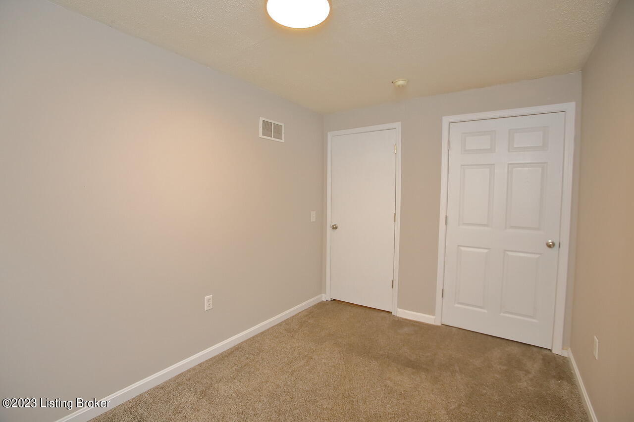 4122 Riedley Road Louisville, KY 40216 - Photo 27 of 41 Bedroom 3