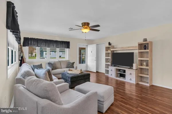 $364,900 | 18 Encinitas Drive, Toms River, NJ 08757