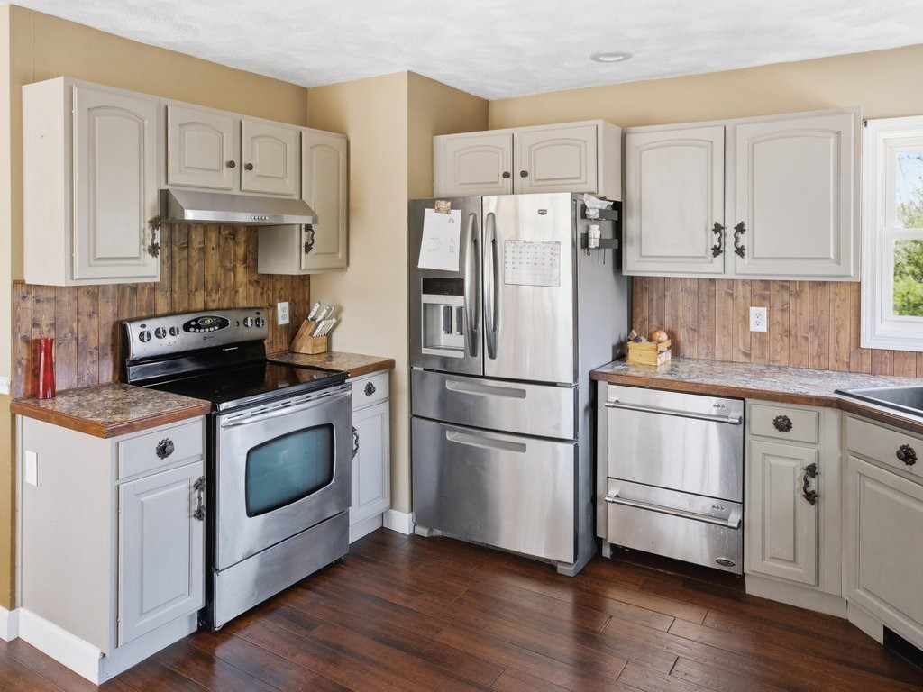 272 Nicholas Road Coventry, RI 02827 - Photo 3 of 29