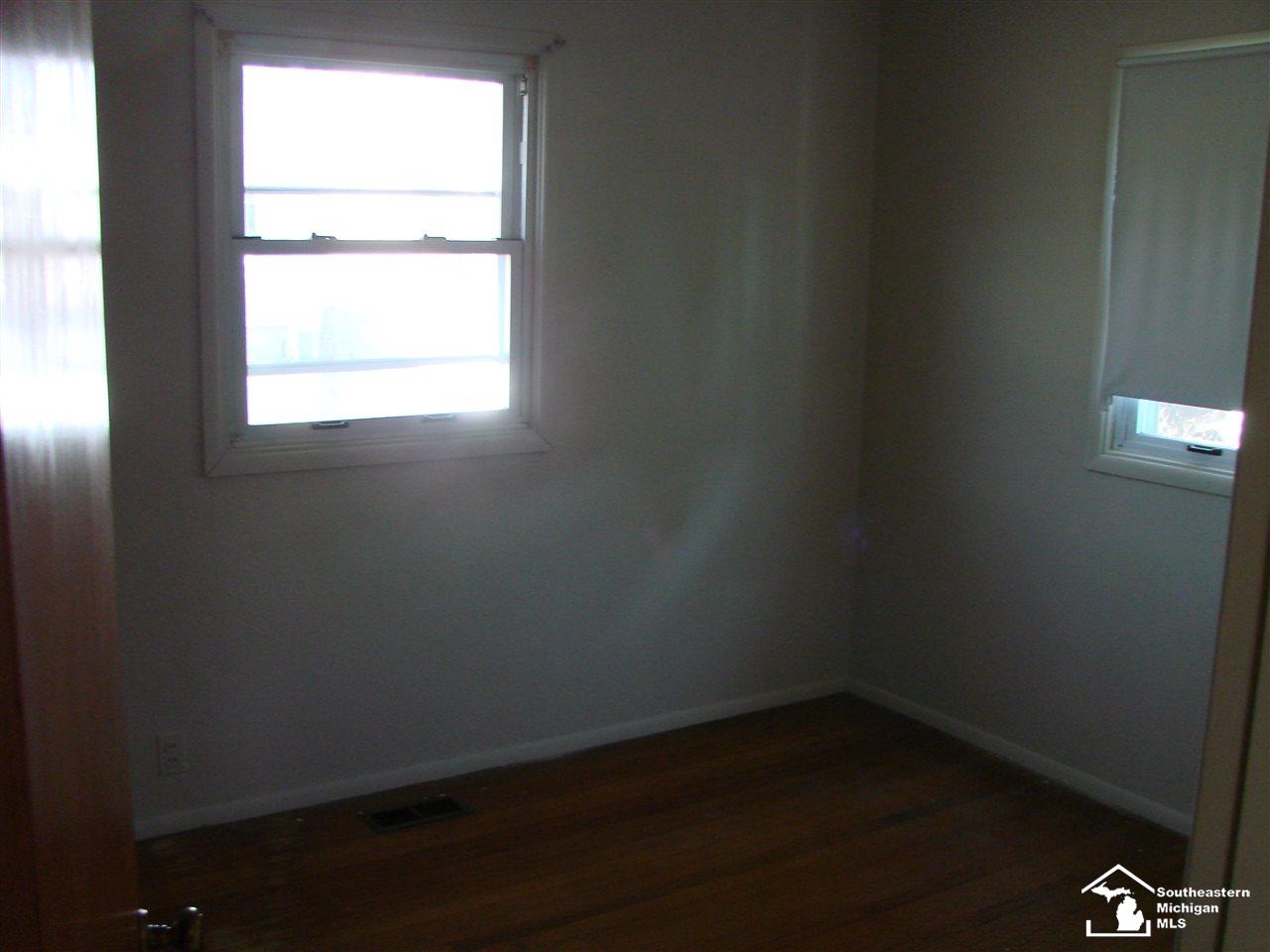730 Maple Boulevard Monroe, MI 48162 - Photo 5 of 11 50028999-4.JPG