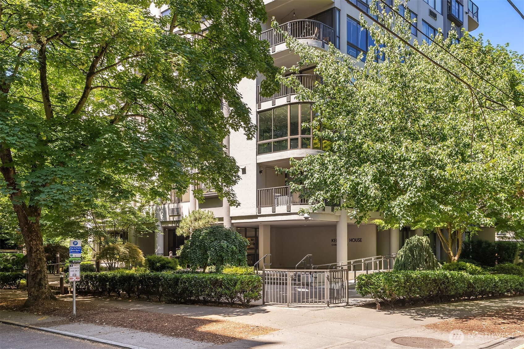 1120 Spring Street, Unit 602 Seattle, WA 98104 - Photo 2 of 38