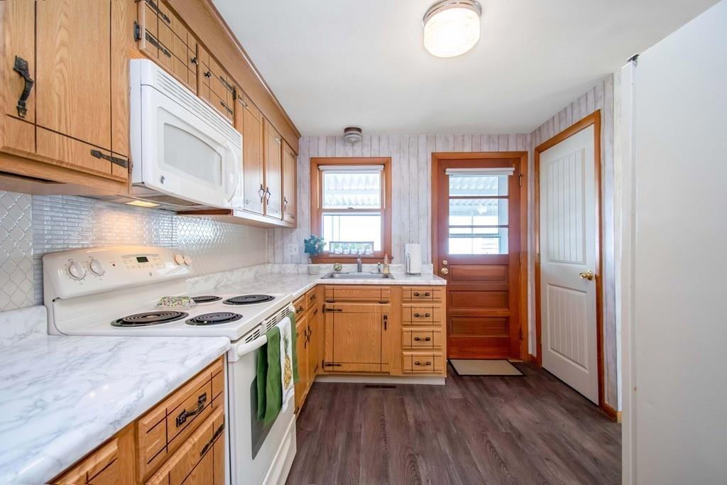 78 Agnes Street Springfield, MA 01118 - Photo 11 of 38