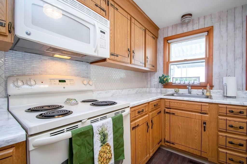 78 Agnes Street Springfield, MA 01118 - Photo 12 of 38