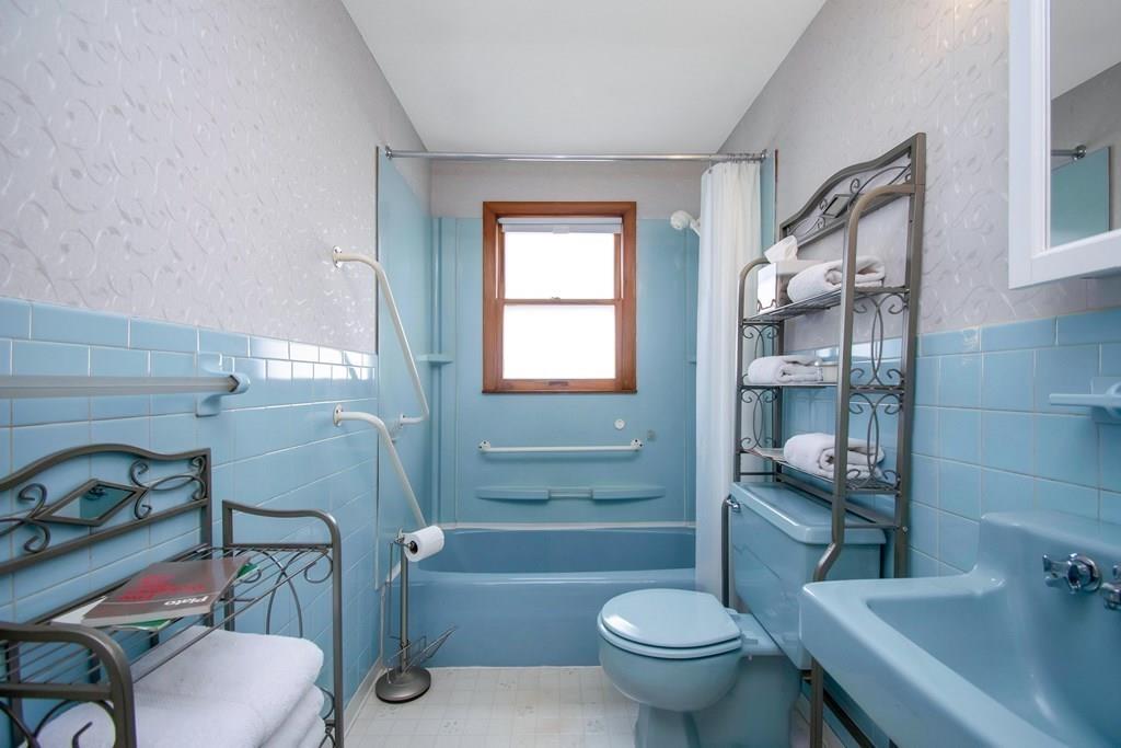 78 Agnes Street Springfield, MA 01118 - Photo 20 of 38