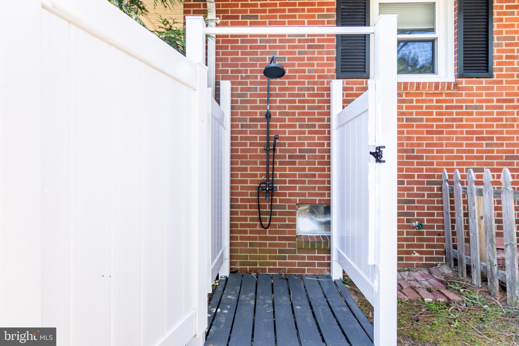 5505 Whitehall Road Cambridge, MD 21613 - Photo 29 of 44 a view of a door with a door