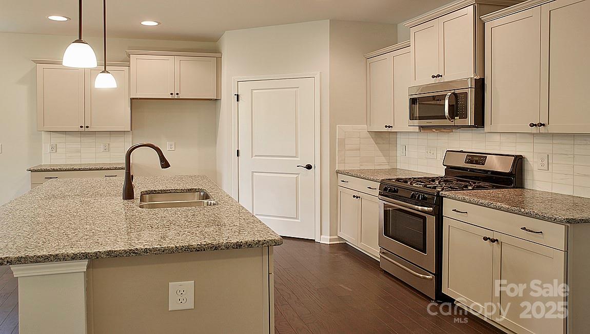 26 Forestdale Road Hendersonville, NC 28792 - Photo 3 of 21 Gallery Image 3