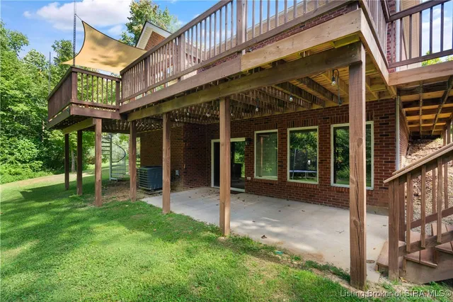 $525,000 | 11179 Majestic Way Southeast, Elizabeth, IN 47117