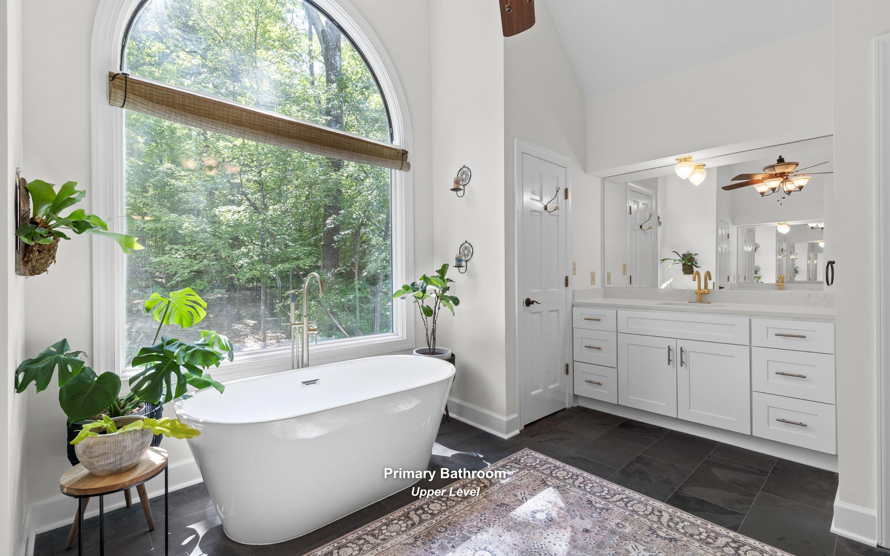 403 Dunsinane Road Signal Mountain, TN 37377 - Photo 23 of 51 Soaking Tub