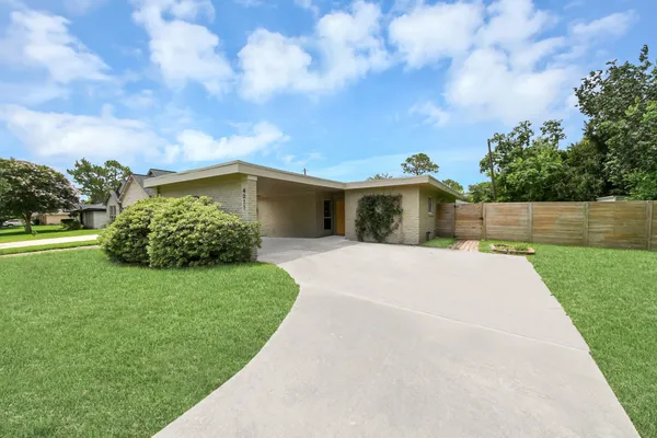 $1,900 | 4011 Ebbtide Drive, Houston, TX 77045