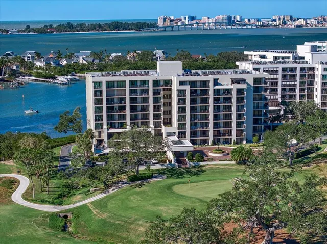 $648,000 | 4 Belleview Boulevard, Unit 106, Belleair, FL 33756