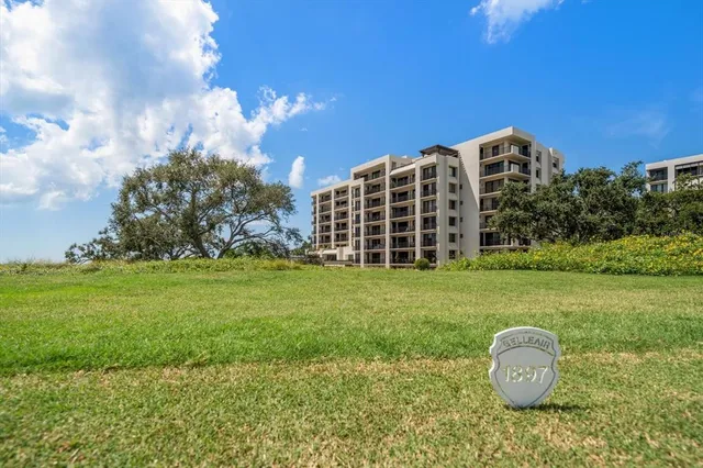 $648,000 | 4 Belleview Boulevard, Unit 106, Belleair, FL 33756