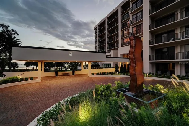 $648,000 | 4 Belleview Boulevard, Unit 106, Belleair, FL 33756