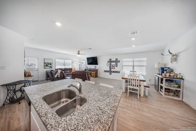 $285,000 | 5310 Basil Chase, St. Hedwig, TX 78152