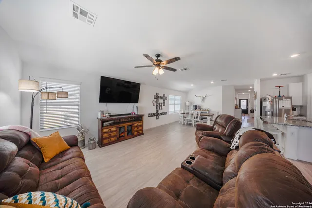 $285,000 | 5310 Basil Chase, St. Hedwig, TX 78152