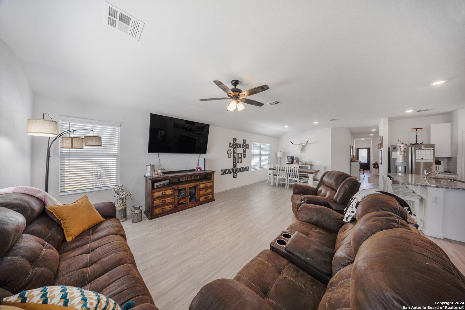 5310 Basil Chase St. Hedwig, TX 78152 - Photo 6 of 31